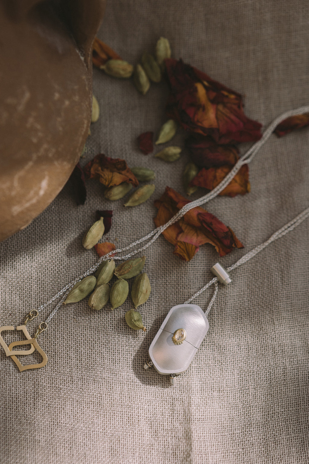 Sarv Locket