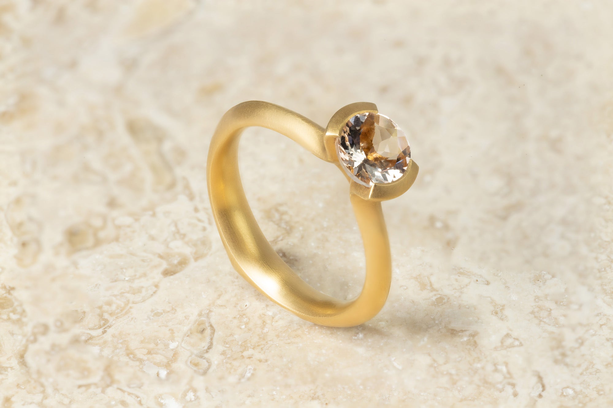 Aroosi Round Morganite Ring