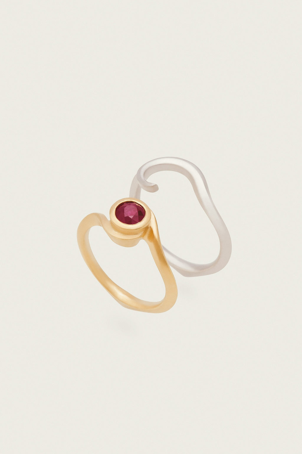 Darya Embrace Ring in 2 parts made with 18ct gold and platinum 