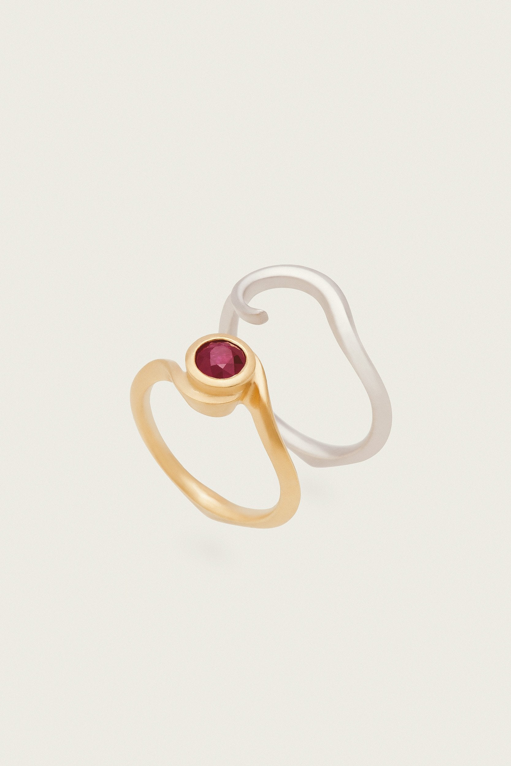 Darya Embrace Ring in 2 parts made with 18ct gold and platinum 