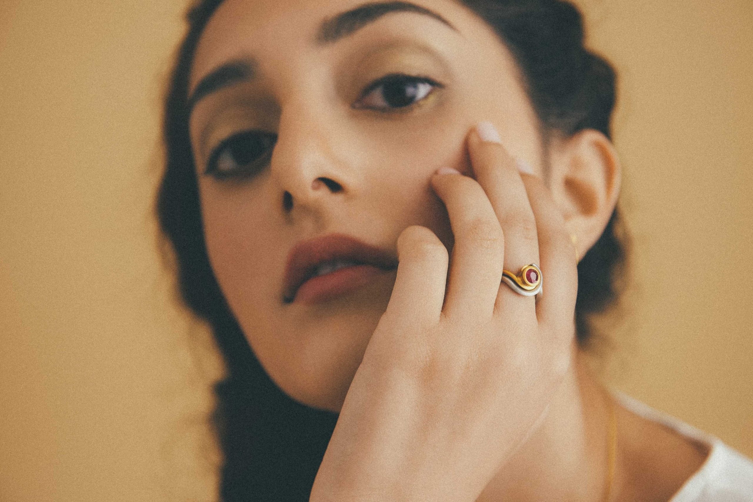 Model wearing the Darya Embrace Ring from Moznabi Jewellery