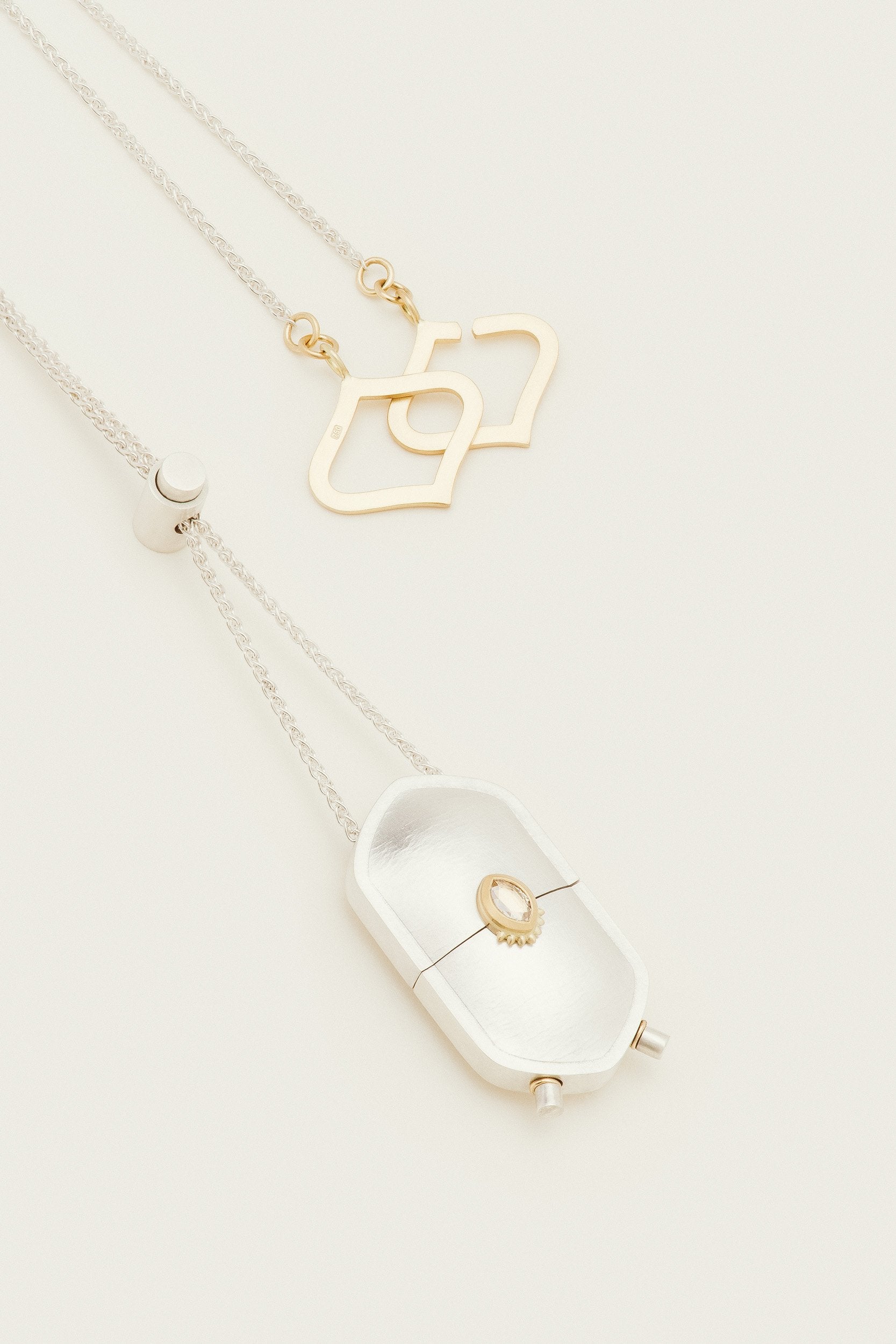 Sarv Locket – Moznabi Jewellery