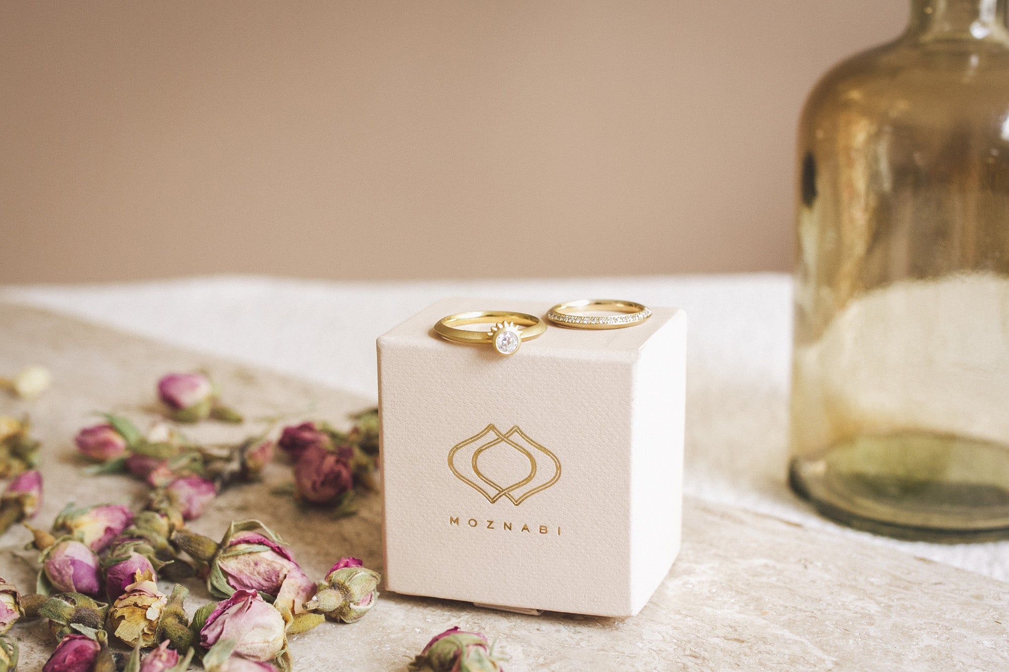 Aroosi Darya Diamond Ring with Moznabi ring box