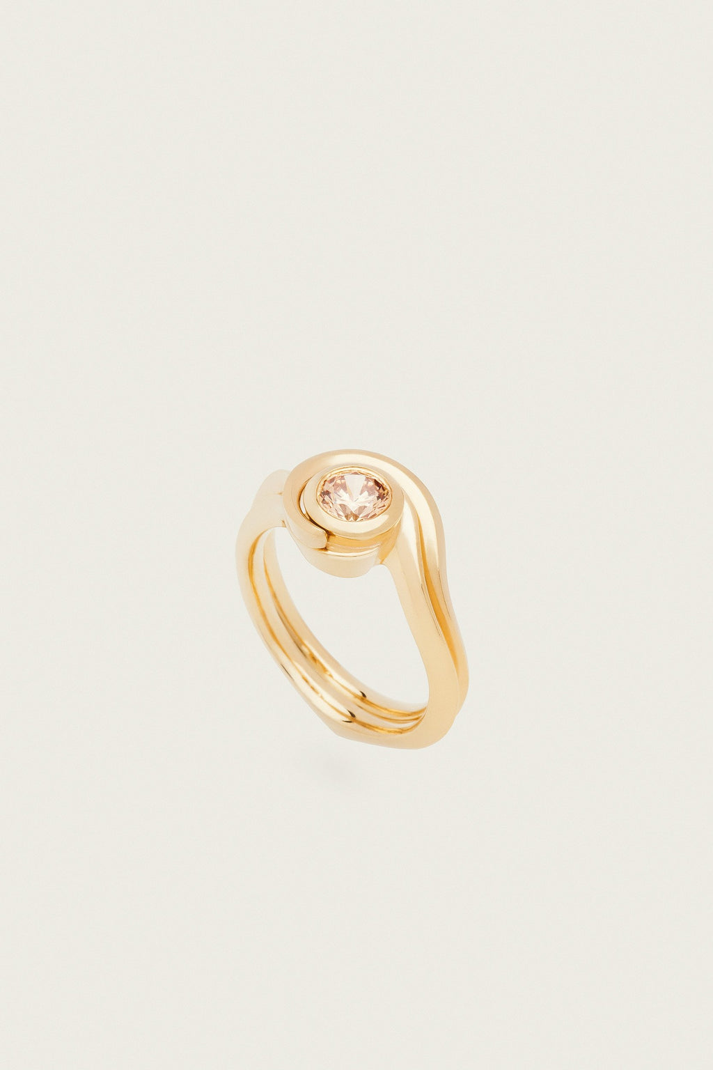 Darya Embrace Ring made with 18ct gold by Roxanna Moznabi