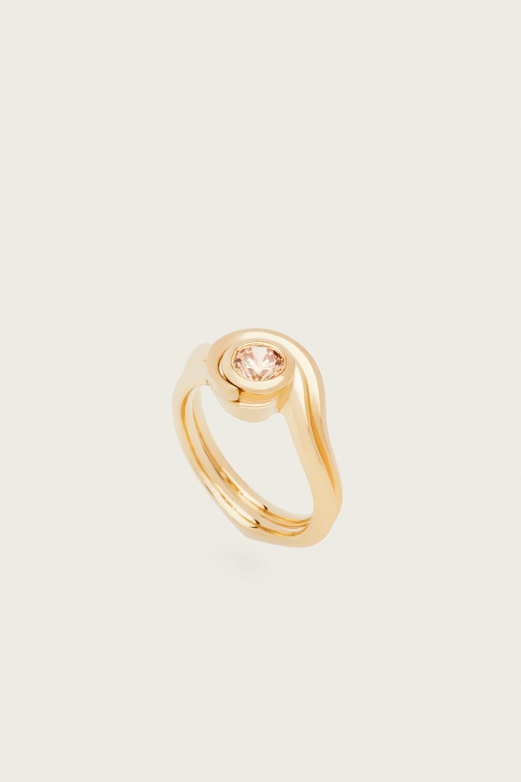 Darya Embrace Ring made with 18ct gold by Roxanna Moznabi