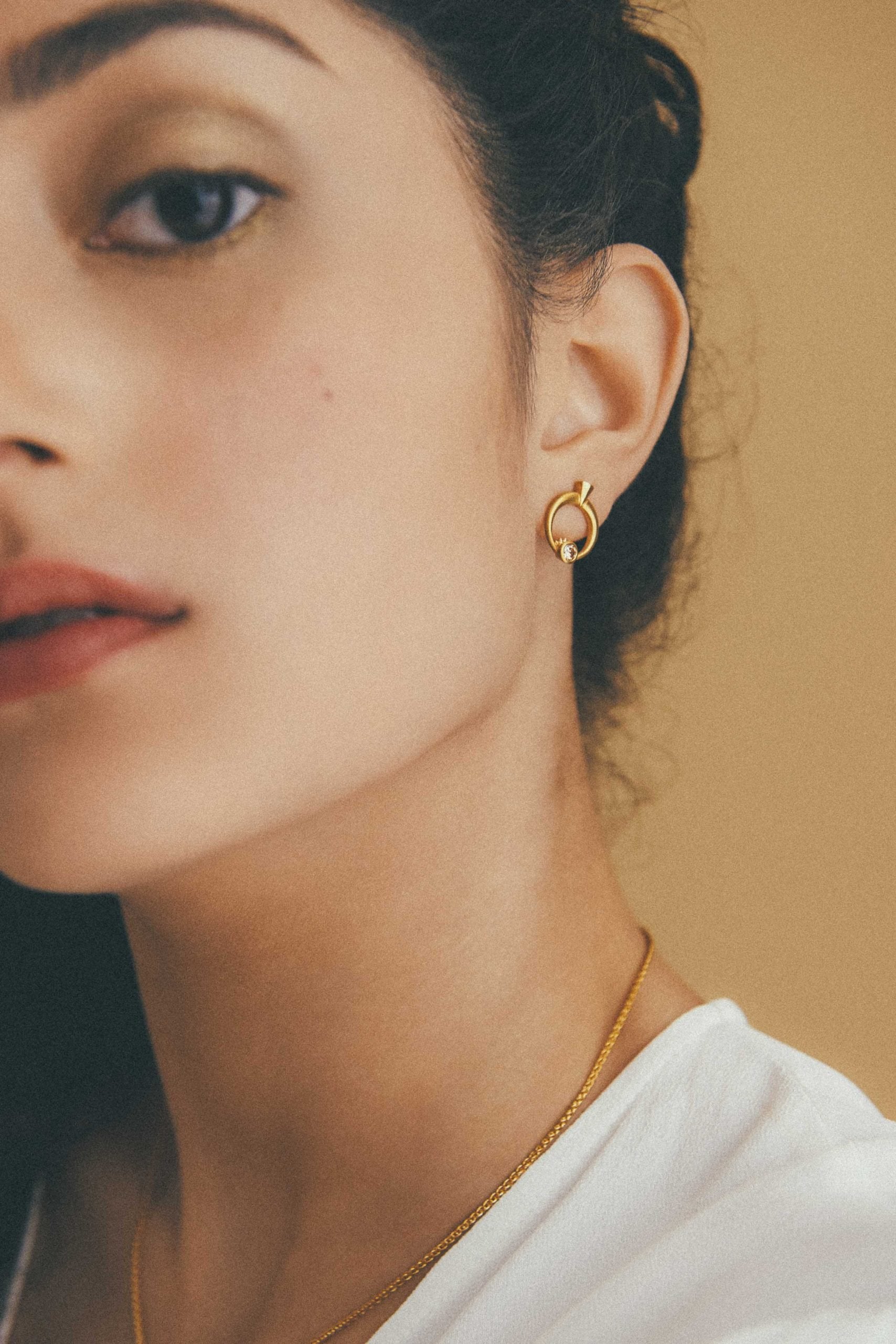Model wearing 18ct gold Darya Studs from Moznabi Jewellery 