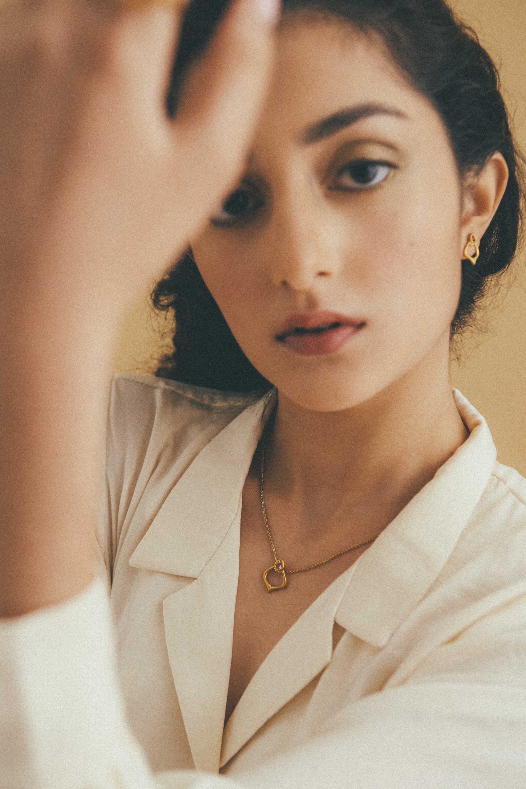 Model wearing the Alborz Pendant with a morganite gem stone