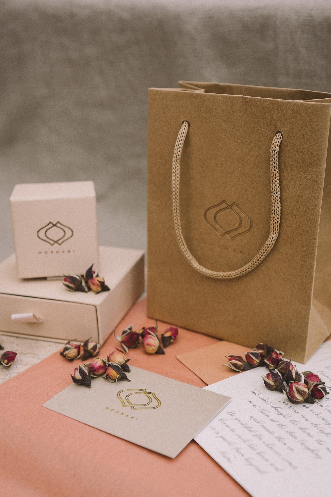 Moznabi gift box and bag. Eco-friendly packaging