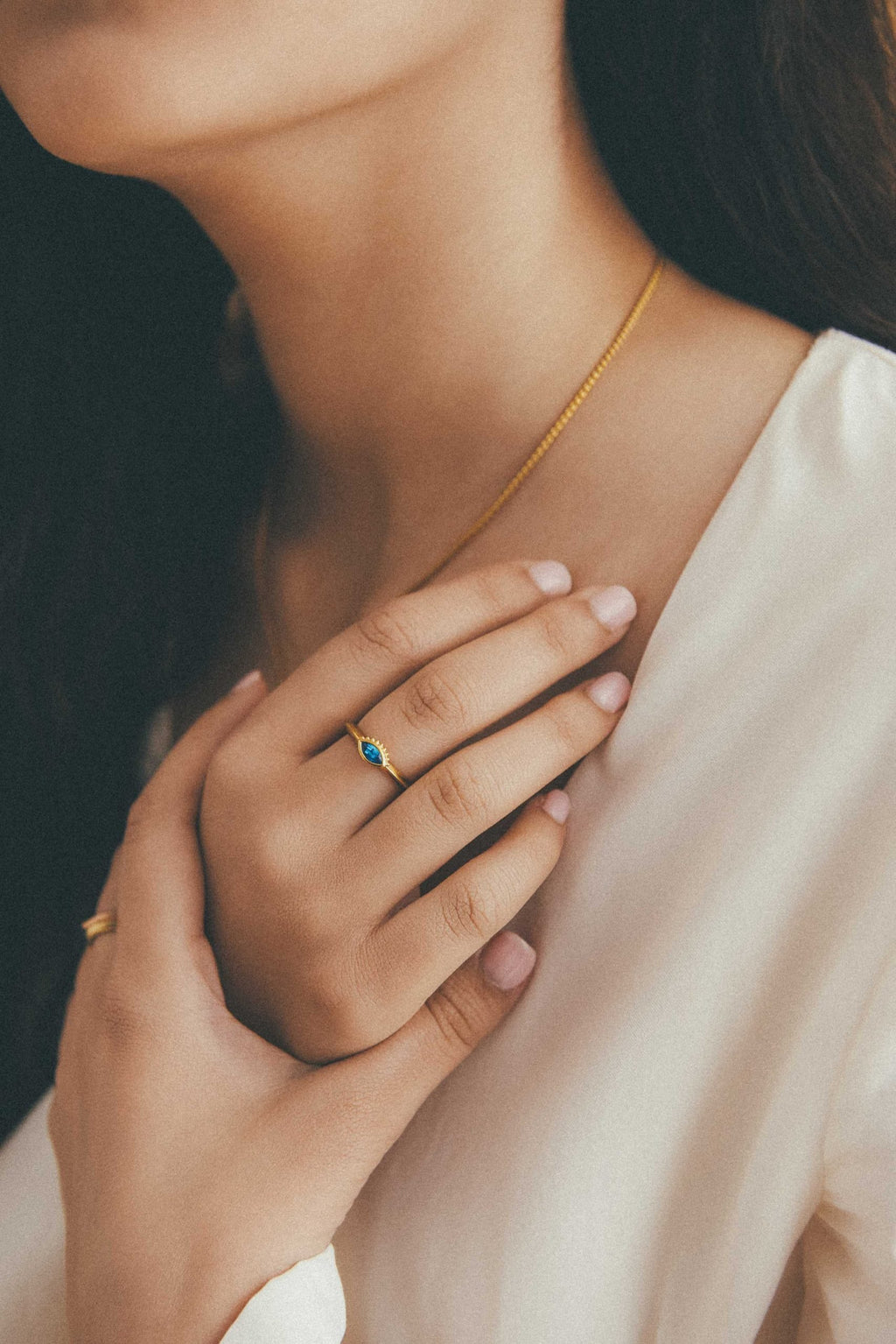 Model wearing Golf Sarv Ring handcrafted by Roxanna Moznabi 