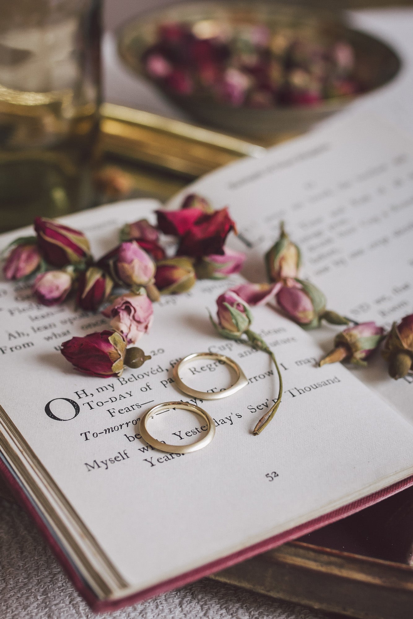 Aroosi Taj Rings with round and pointed finishes