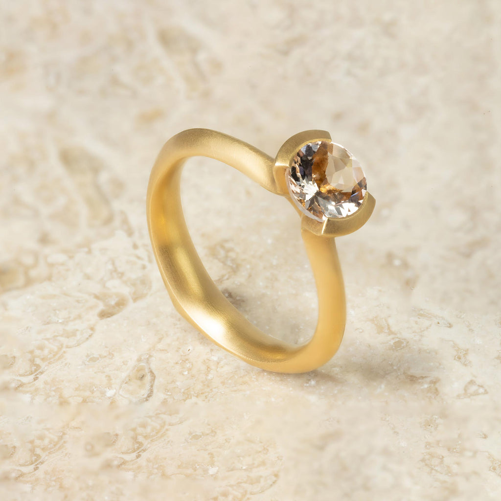 Aroosi Round Morganite Ring