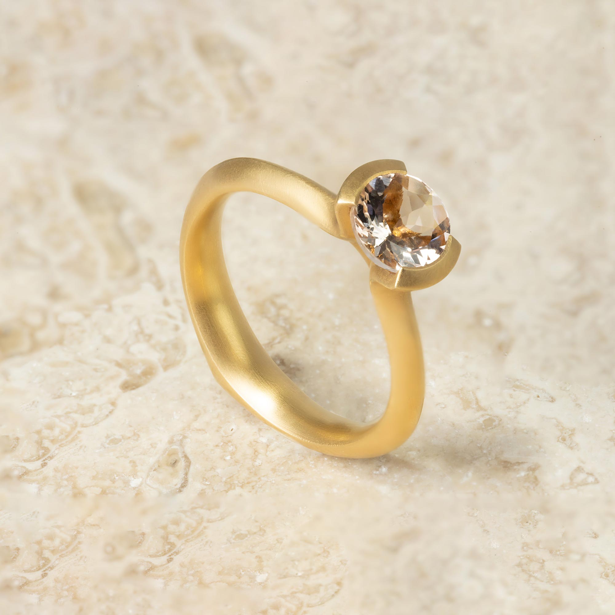 Aroosi Round Morganite Ring